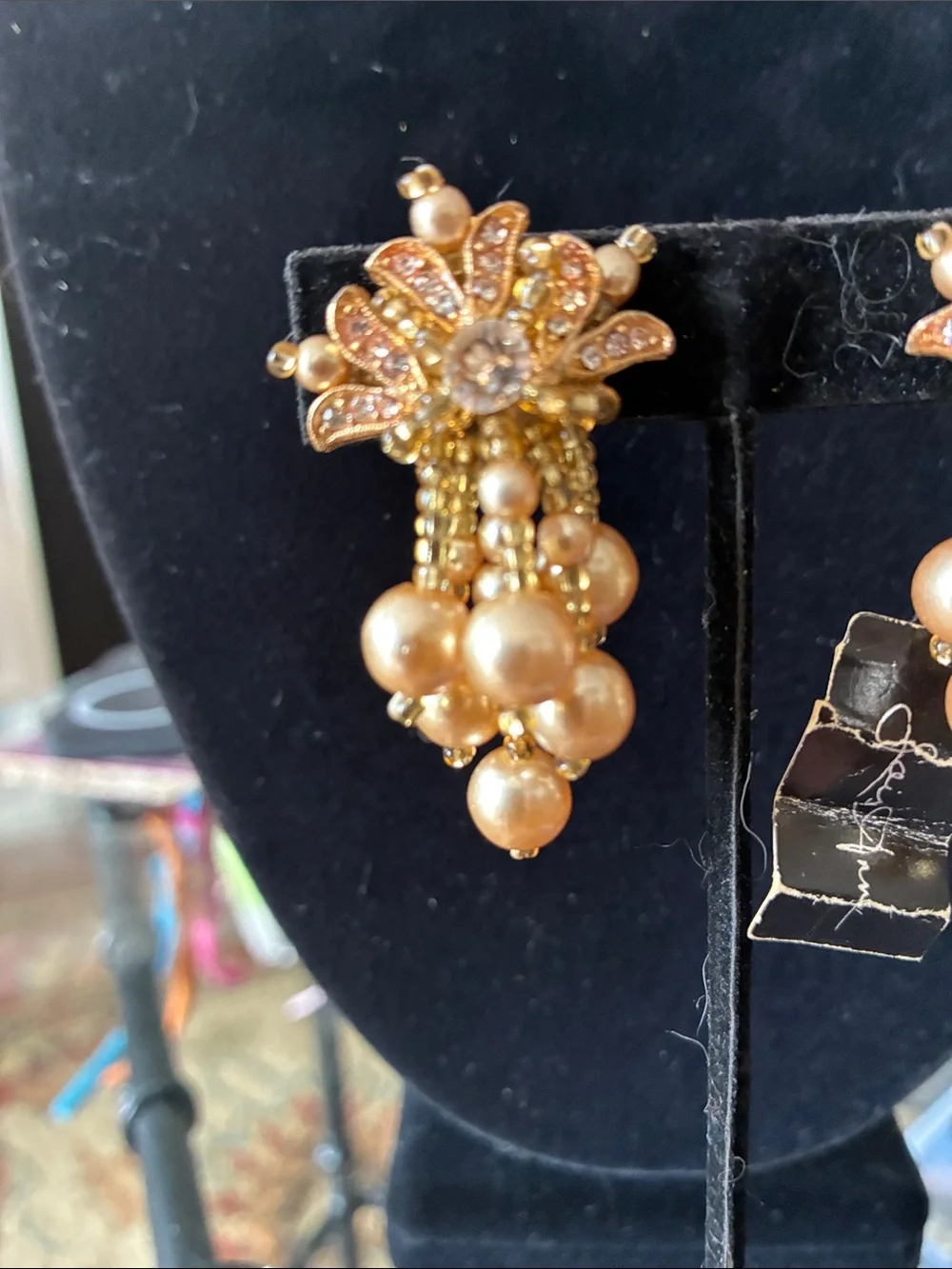 N/A elegant gold